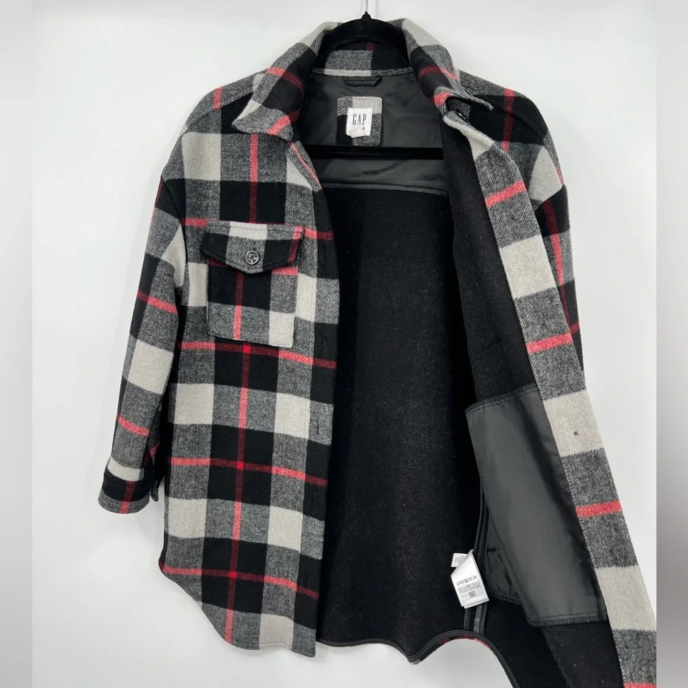 GAP Kids Plaid Shacket Jacket Pockets Button Closure Black Red Gray Size Large